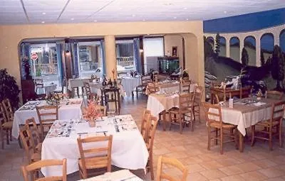 Logis Le Clair Logis Hotel