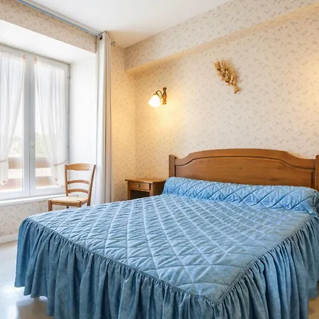 Logis Le Clair Logis Hotel